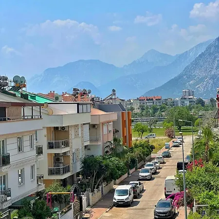 Plaja Yaklasik 400 Metre Uzaklikta-2 Αττάλεια